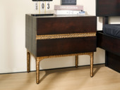 汉森庄园 英伦风 进口实木微雕工艺 设计感深浅光影变化 经典双抽 床头柜