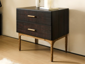 汉森庄园 英伦风 进口实木微雕工艺 设计感深浅光影变化 经典双抽金属拉手 床头柜