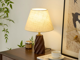 【包邮】 宋式美学风格 橡胶木（实木）+浮雕工艺+铁艺电镀+麻艺布罩 客厅卧室中古系列 实木L2506-米黄-三色 胡桃木色+深咖色灯罩 台灯(含光源 E27)（内蒙古，新疆，西藏，青海，甘肃、宁夏等地区不包邮 运费请咨询客服)