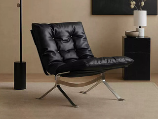  极简风格 欧姆休闲椅 高定头层黄牛皮 蓬松柔软羽绒 简约几何线条经典拉扣设计 时尚不锈钢拉丝五金架 无扶手款 休闲椅